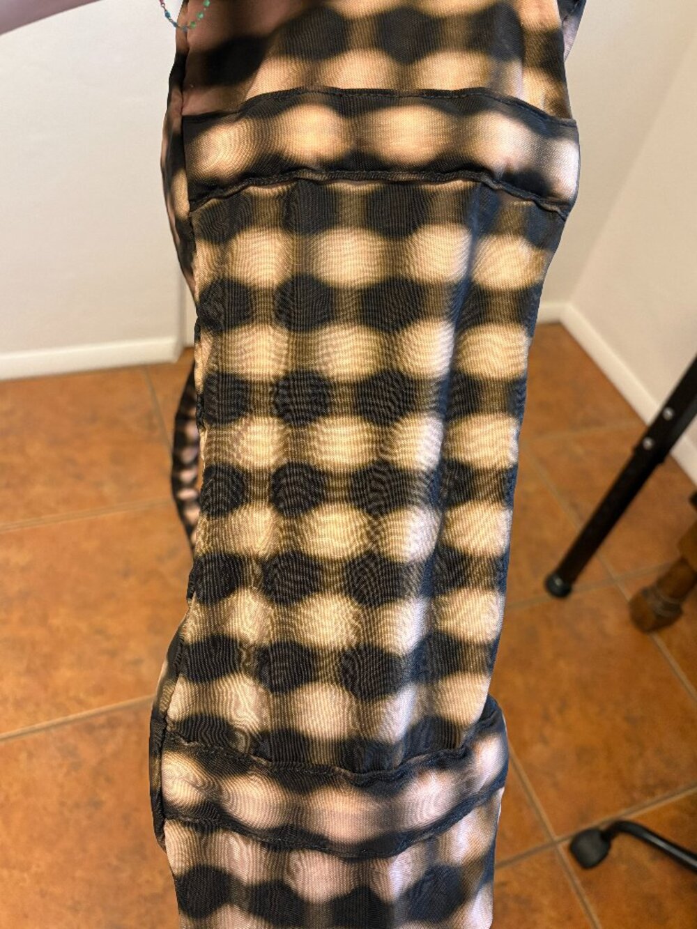 BAGGU Cloud Carry On in Blurred Gingham Brown - Picture 3 of 4